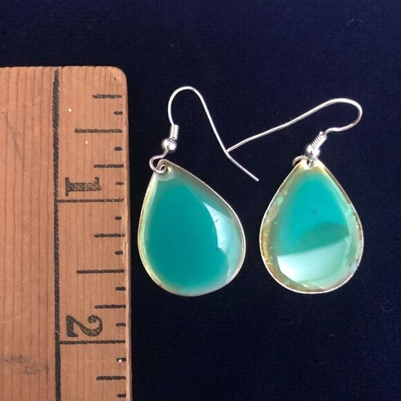 Green Liquid Look Tear Drop Necklace & Earrings - Picture 4 of 8